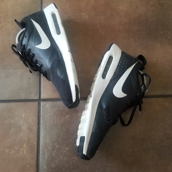 Nike Air Max Tavas Black White Mens 8